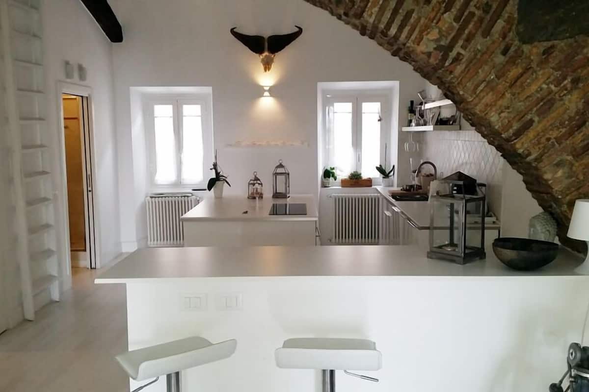 luxury loft, lake view | in-room safe, rollaway beds, free wifi, bed sheets