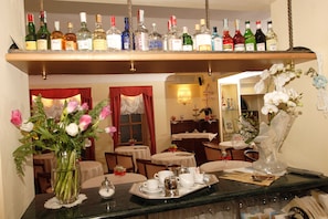 Bar (in der Unterkunft)