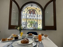 Desayuno continental incluido todos los días 