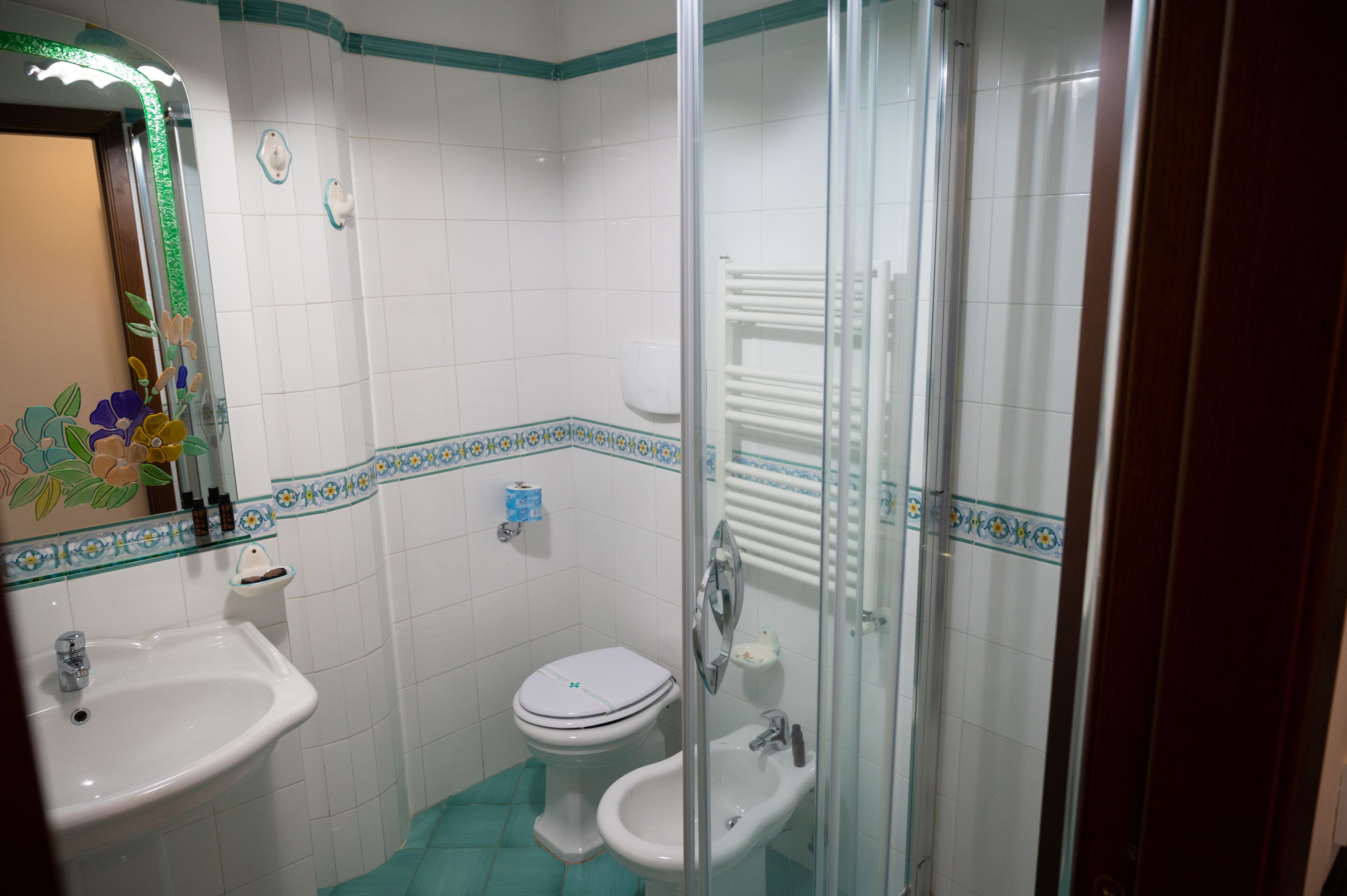 standard double room | bathroom | shower, rainfall showerhead, free toiletries, hair dryer