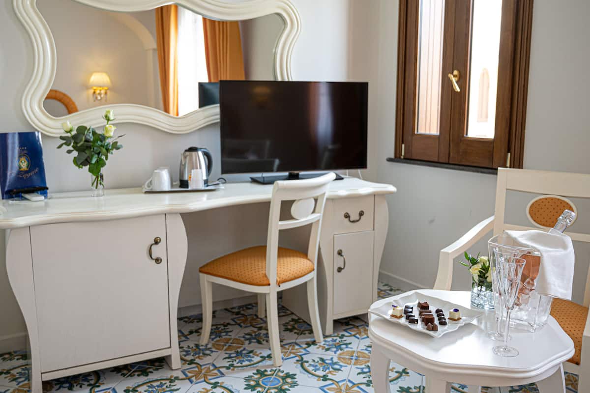 Üç Kişilik Oda | Kaliteli yatak takımı, kuştüyü yorgan, minibar, odada kasa