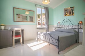 Double Room | Minibar, in-room safe, desk, blackout drapes - Albergo Stella della Marina  (Monterosso al Mare)