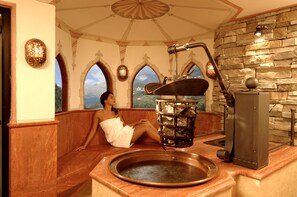 Couples treatment room(s), sauna, hot tub, steam room
