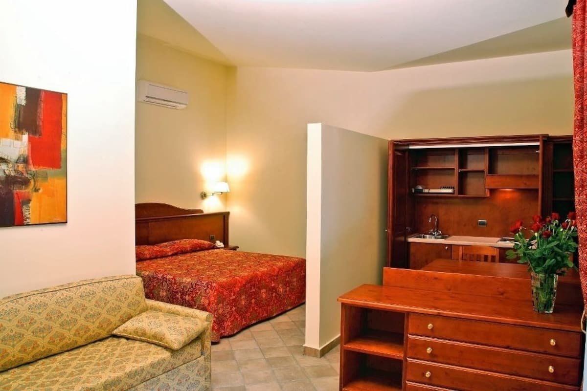 deluxe double room | living area | smart tv