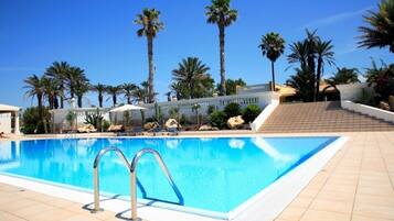 En sÀsongsöppen utomhuspool