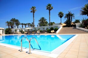 Piscina a l'aire lliure de temporada 