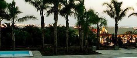 حمّام سباحة خارجي موسمي