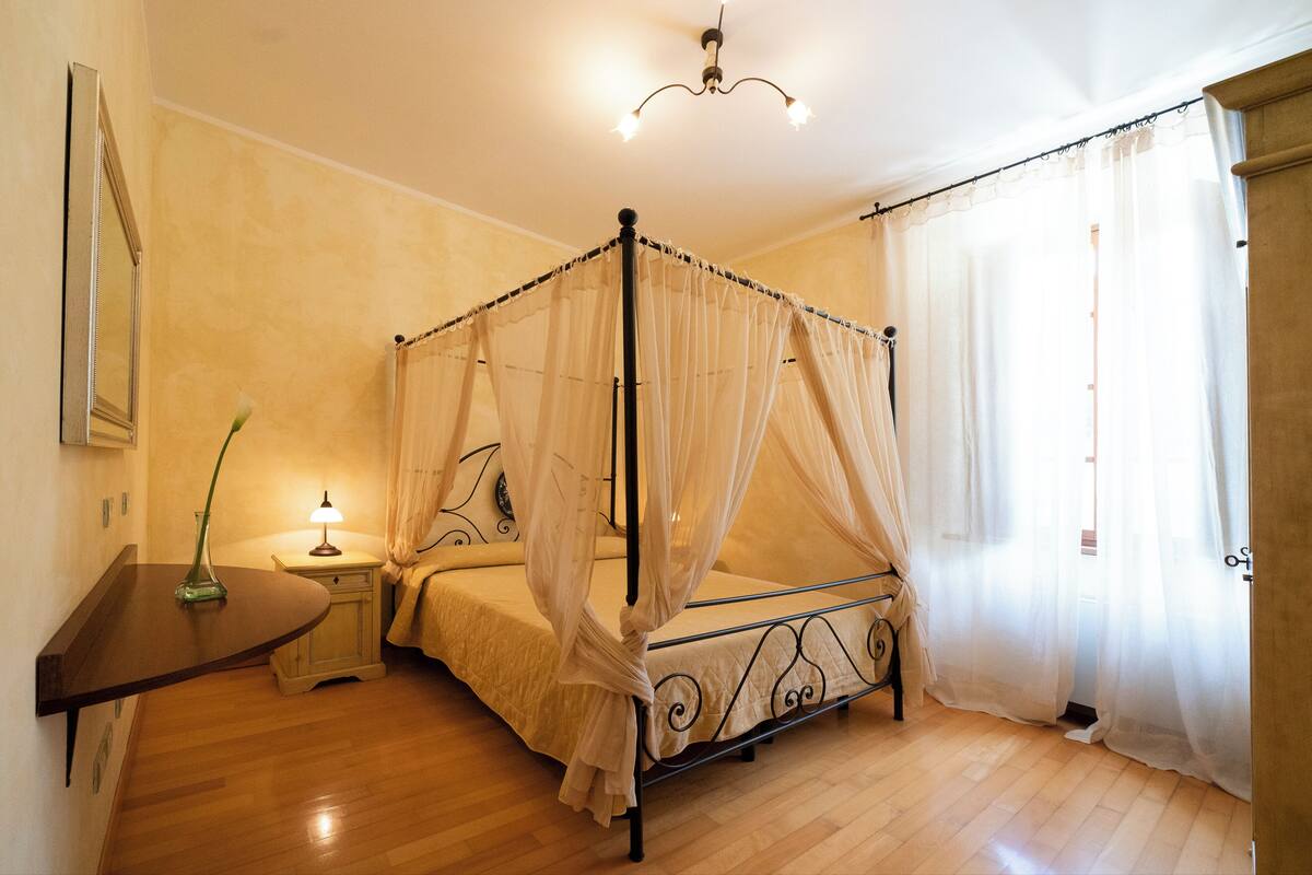 Minibar, in-room safe, soundproofing, free WiFi