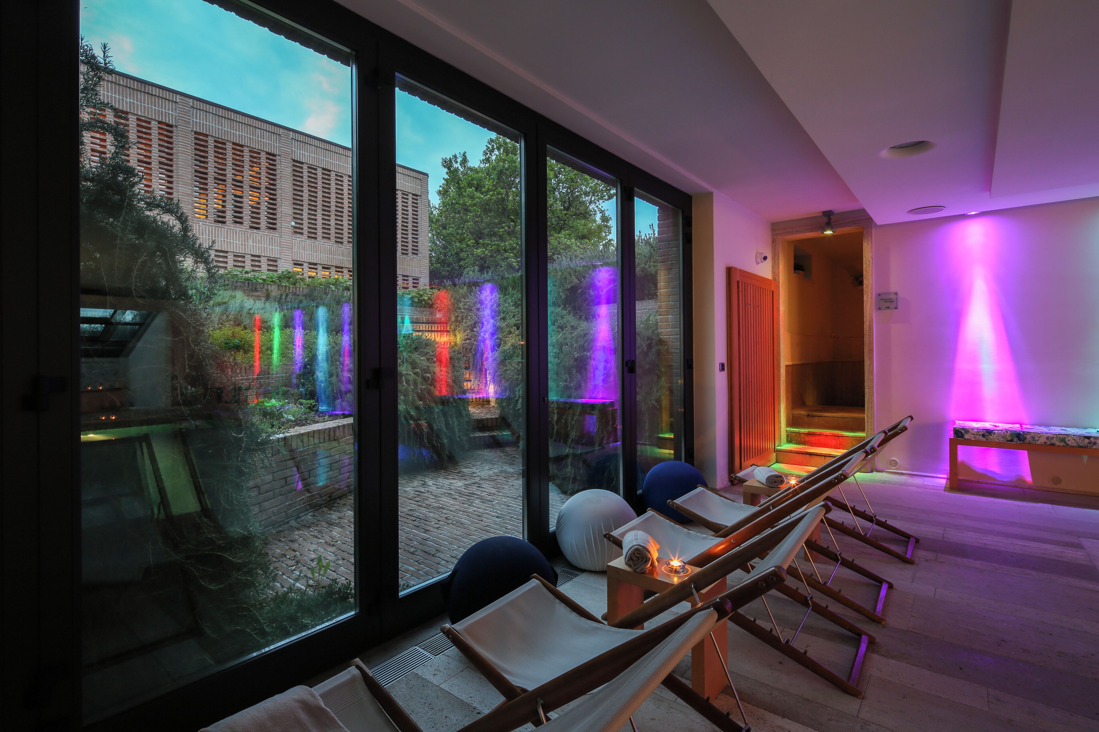 Sauna, hot tub, Turkish bath/hammam, body treatments, hydrotherapy