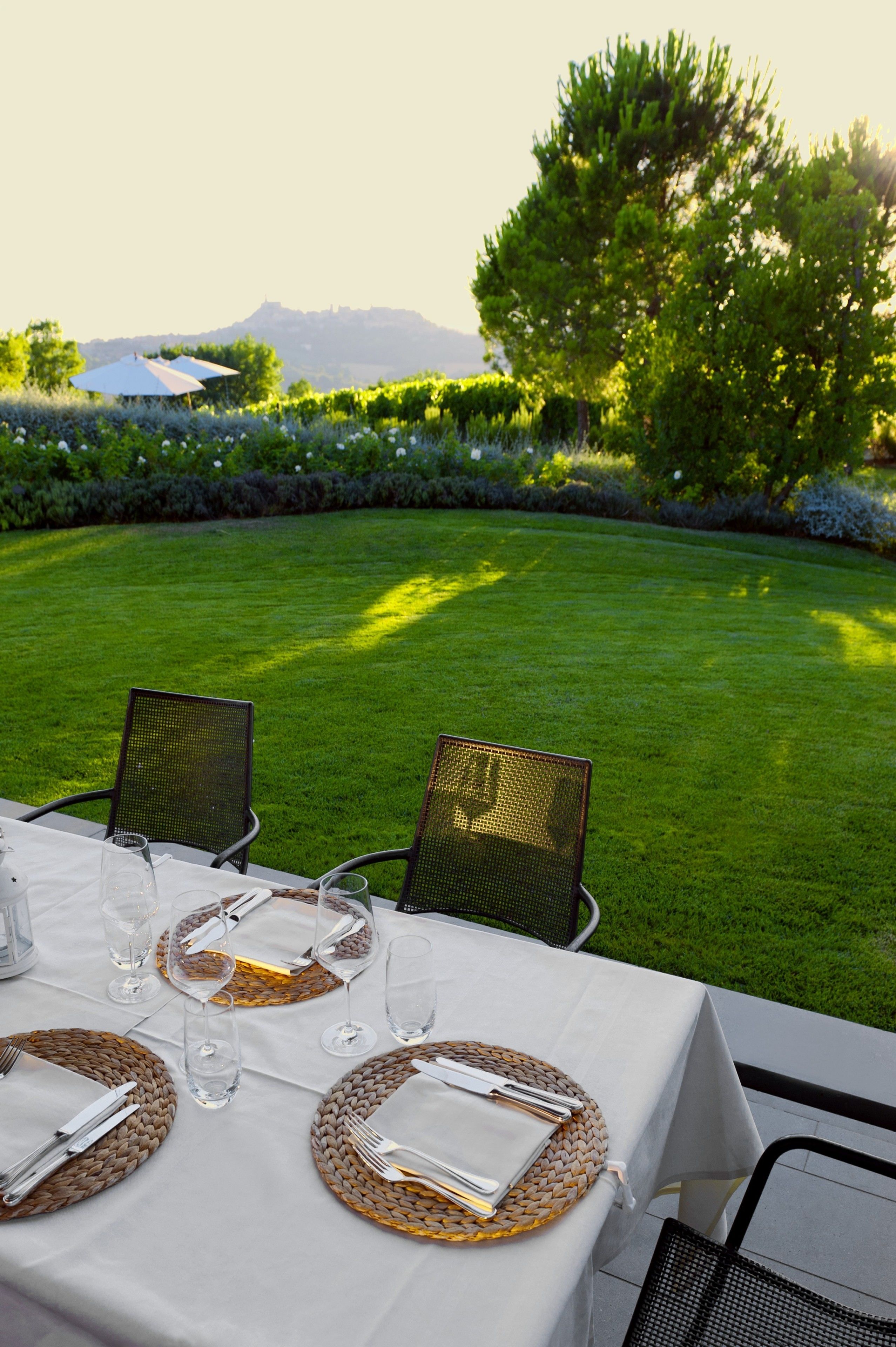 아침 식사, 점심 식사, 저녁 식사 제공, 지역 특선 요리