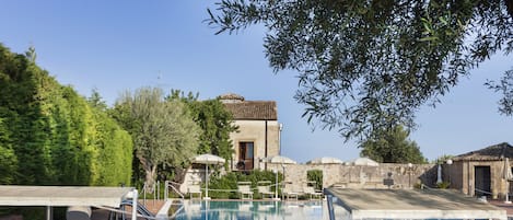 Outdoor pool, sun loungers