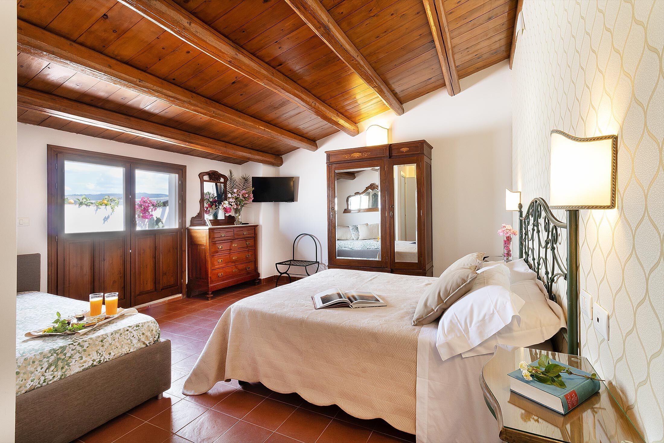 superior room, 1 double or 2 single beds | minibar, in-room safe, desk, soundproofing