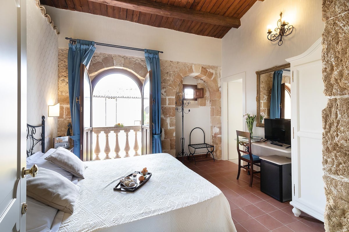 Minibar, in-room safe, desk, soundproofing