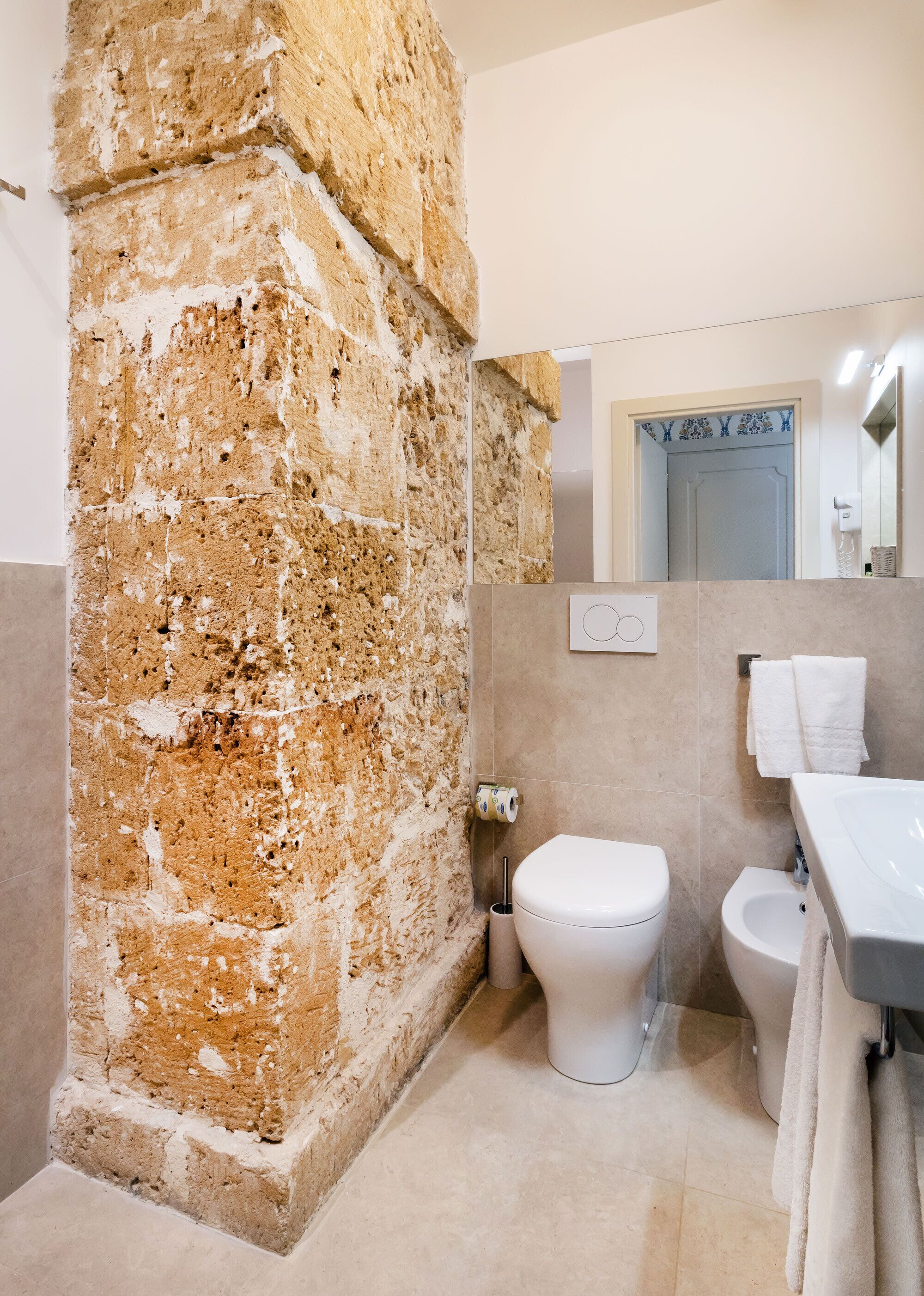 standard double or twin room, 1 double or 2 single beds | bathroom | combined shower/bathtub, free toiletries, hair dryer, bidet