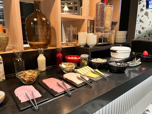 Daily buffet breakfast for a fee