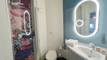 Douche, articles de toilette écologiques, sèche-cheveux