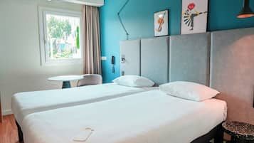 Quarto duplo standard | Roupas de cama premium, escrivaninha, cortinas blackout