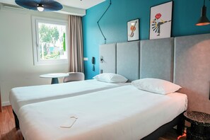 Ropa de cama de alta calidad, escritorio y cortinas blackout 