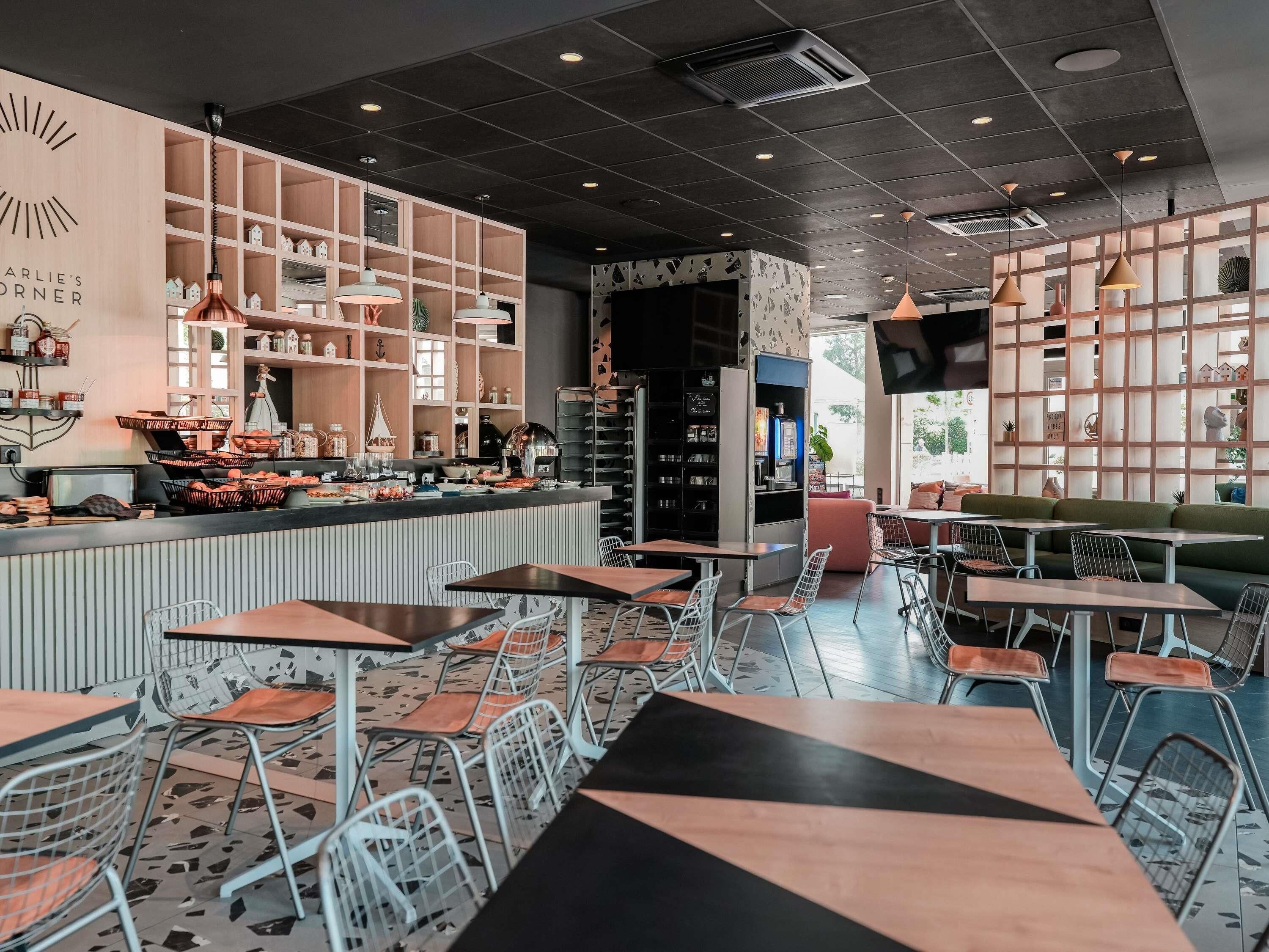 Colazione a buffet a pagamento, servita tutte le mattine 