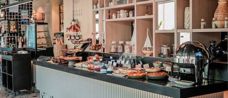 Desayuno buffet todos los días (con cargo)