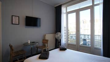 Double Room, Private Bathroom (Balcony) | Iron/ironing board, free WiFi, bed sheets