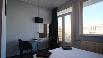 Double Room, Shared Bathroom (Balcony) | Iron/ironing board, free WiFi, bed sheets