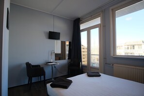 Iron/ironing board, free WiFi, bed sheets