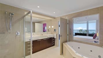 Penthouse, 3 Bedrooms | Bathroom | Separate tub and shower, jetted tub, free toiletries, hair dryer