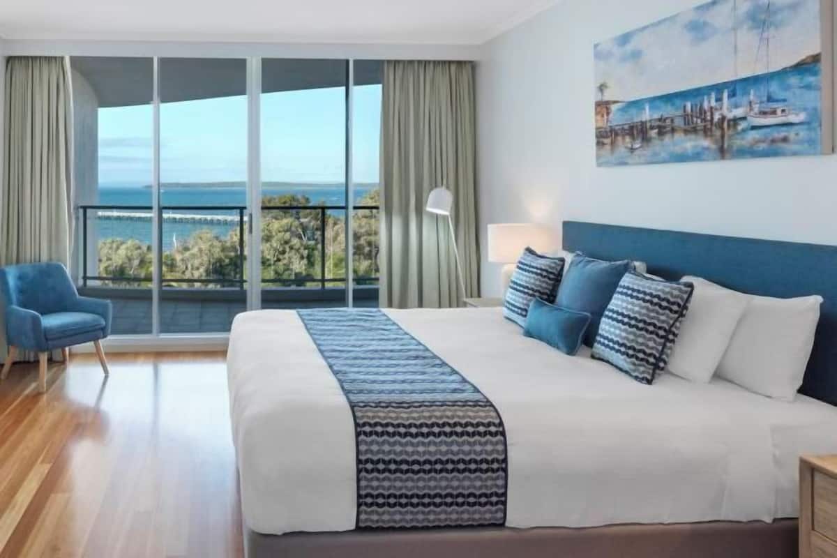 1 bedroom, in-room safe, desk, blackout curtains