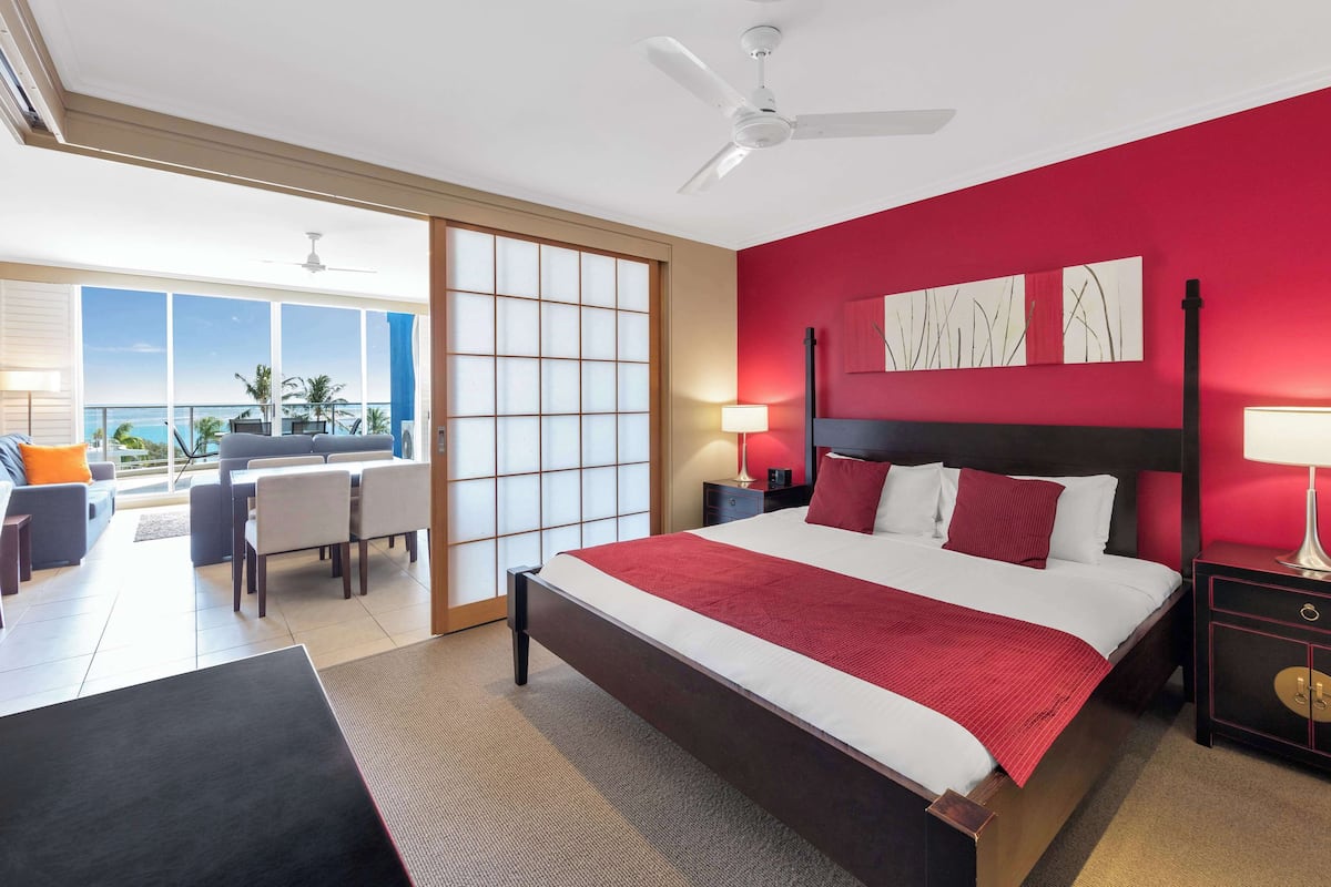 1 bedroom, in-room safe, desk, blackout curtains