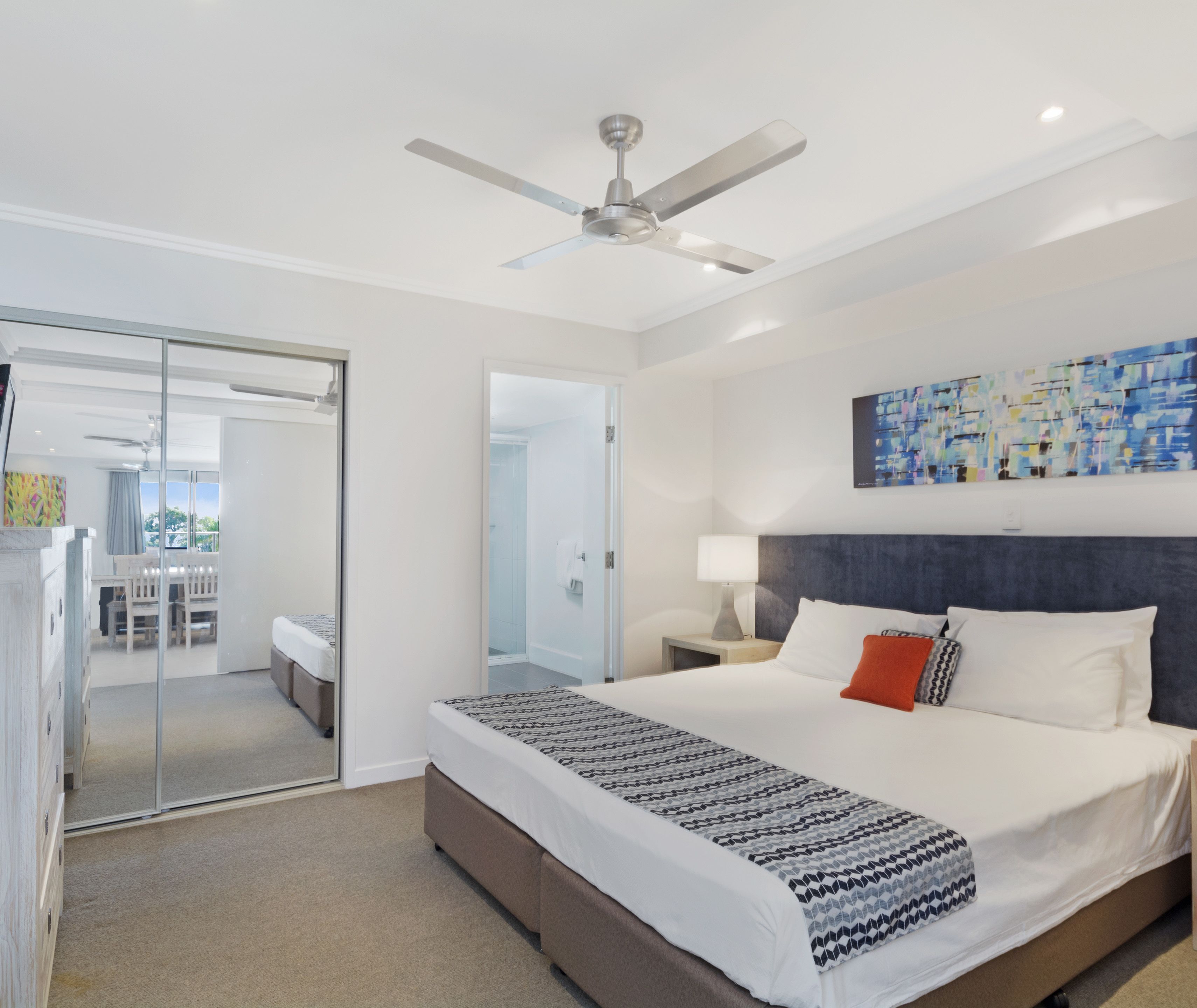 1 間臥室、客房內保險箱、書桌、遮光布/窗簾