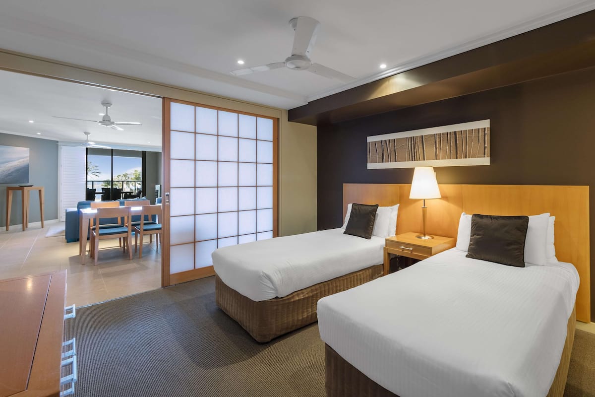 1 chambre, coffre-fort, bureau, rideaux dâobscurcissement