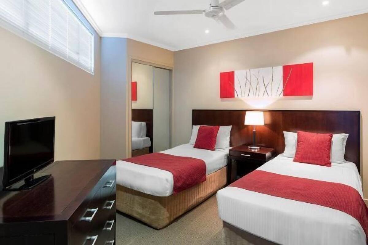1 bedroom, in-room safe, desk, blackout curtains