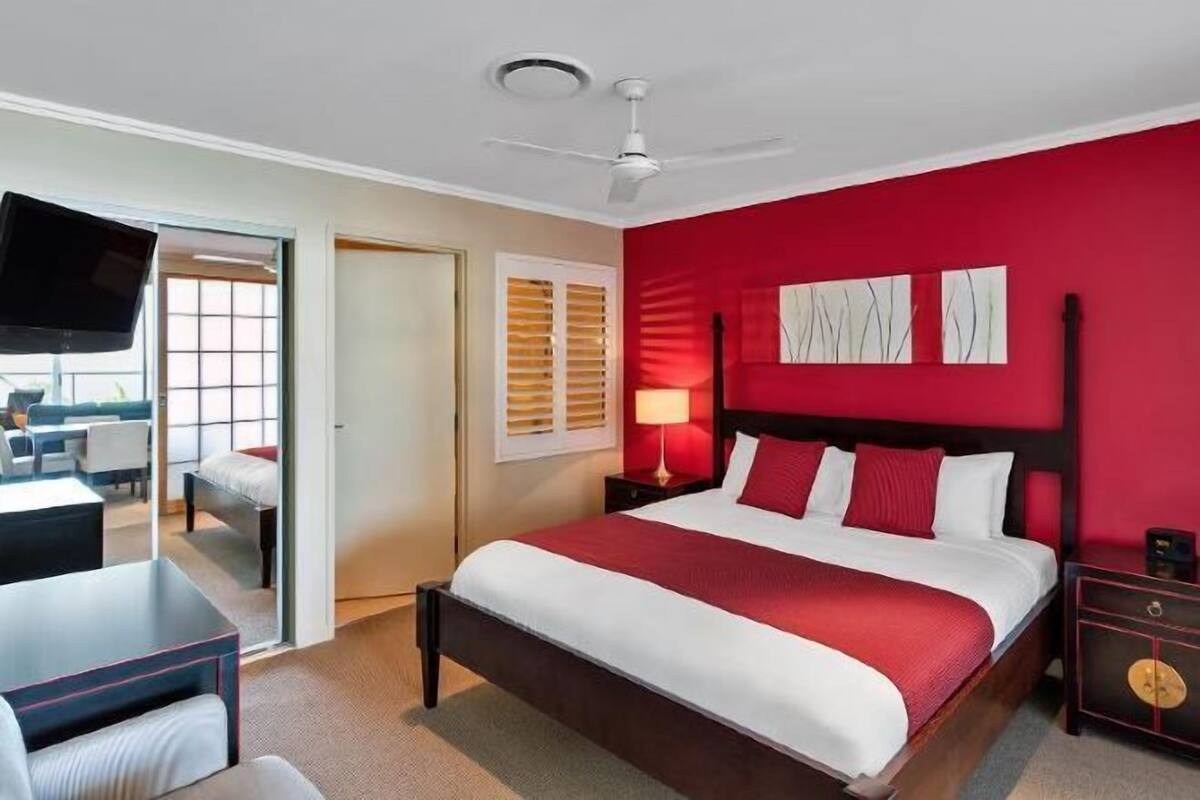 1 bedroom, in-room safe, desk, blackout curtains