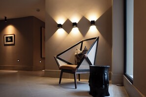 Suite | Living area | 40-inch Smart TV with cable channels, TV