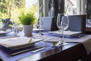 Breakfast and dinner served - Hotel Eperland (Epen)