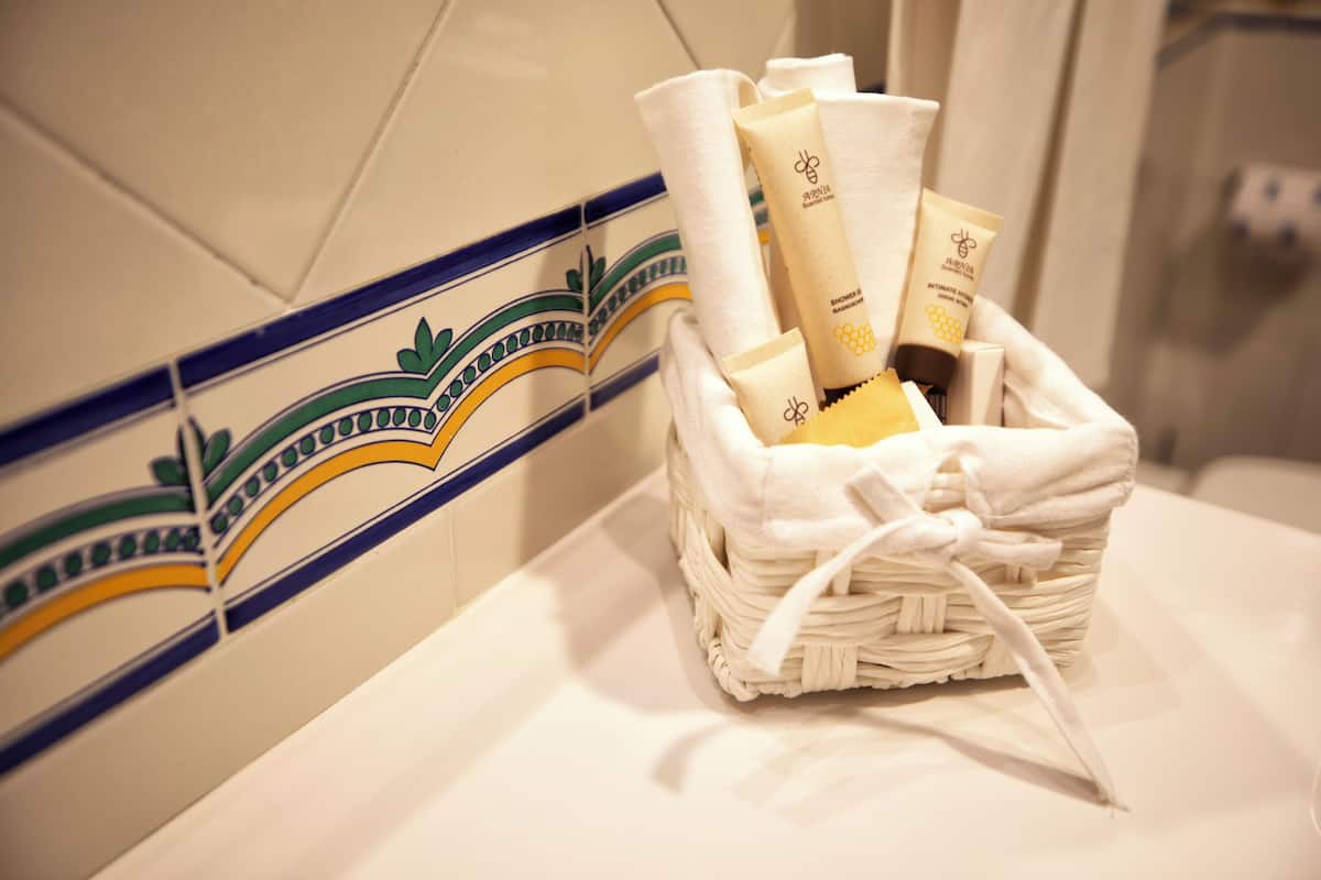 standard room, terrace, sea view (hermitage) | bathroom | combined shower/bathtub, eco-friendly toiletries, hair dryer, bidet