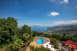 Camera Standard, terrazzo, vista mare (Hermitage) | Minibar, una cassaforte in camera, tende oscuranti