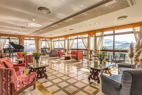 Lobby-Lounge