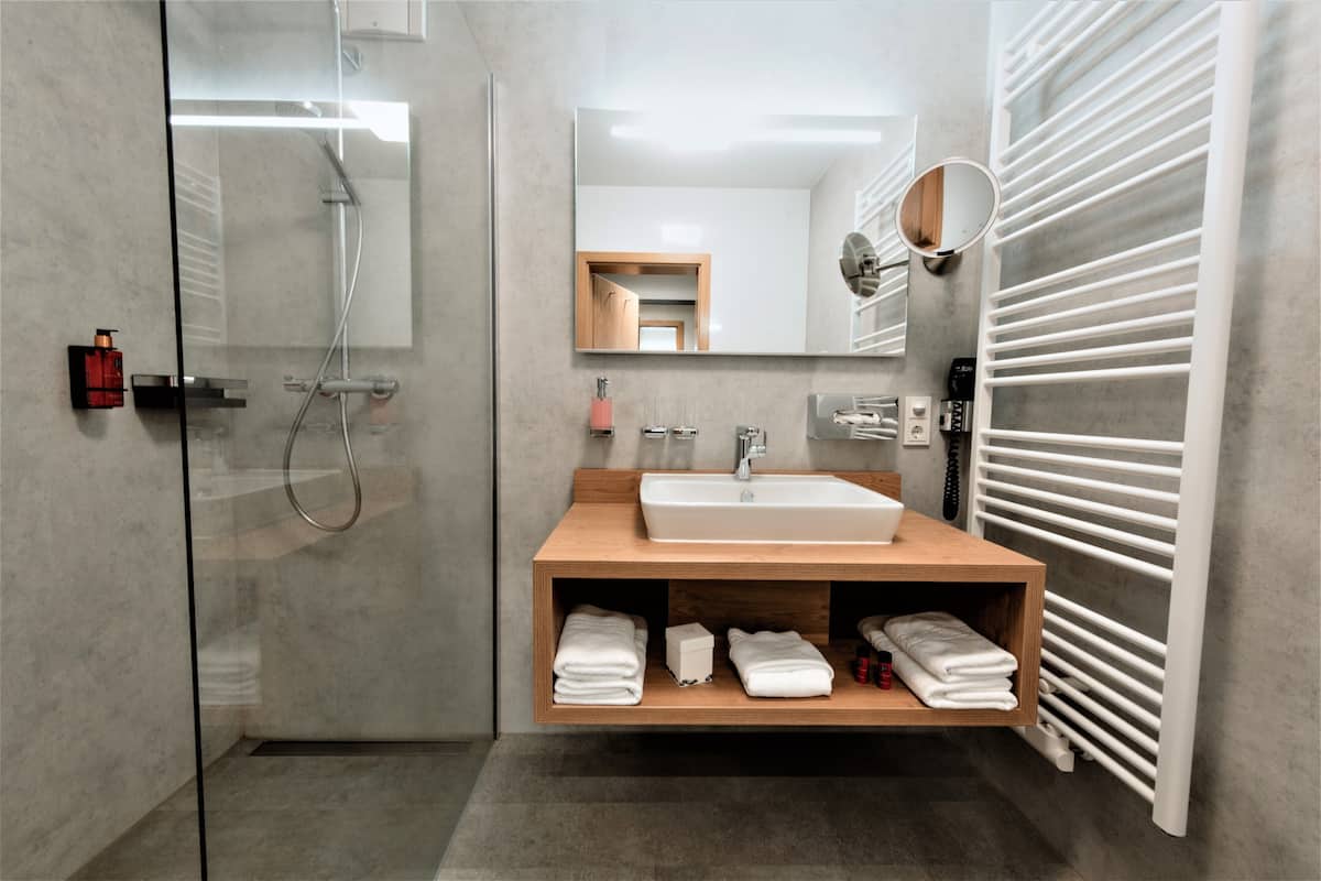 shower, free toiletries, hair dryer, bathrobes