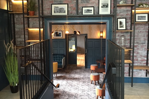 Coin salon dans le hall