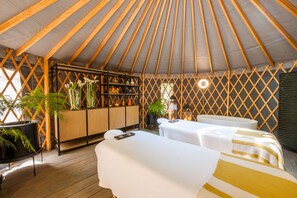 Salas de tratamiento para parejas, un sauna, baño turco