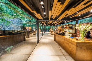 Couples treatment rooms, body treatments, hot stone massages