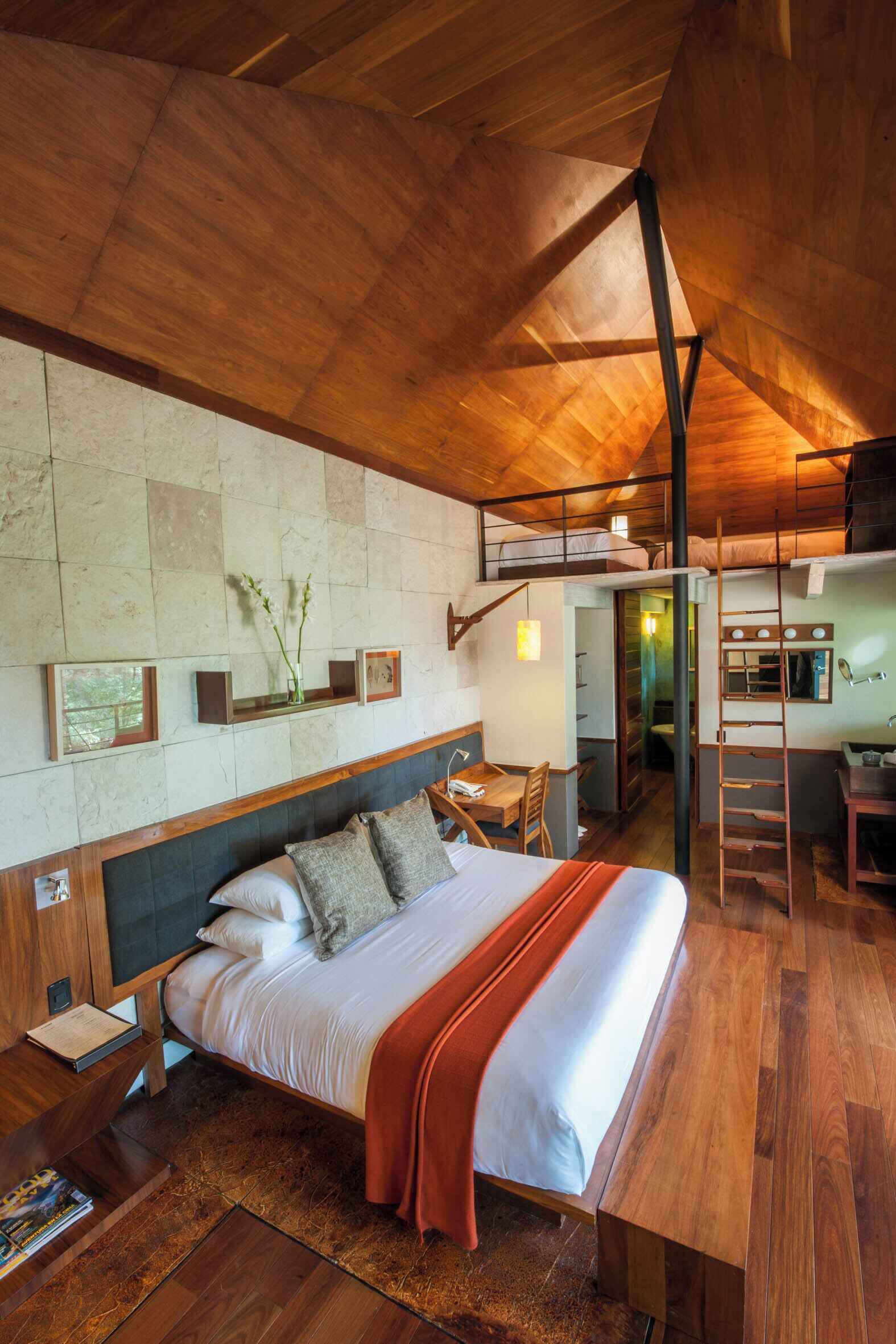 King Loft | Ylelliset vuodevaatteet, untuvapeitot, pillowtop-patjalliset sängyt