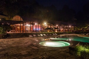 Outdoor pool, pool umbrellas, sun loungers