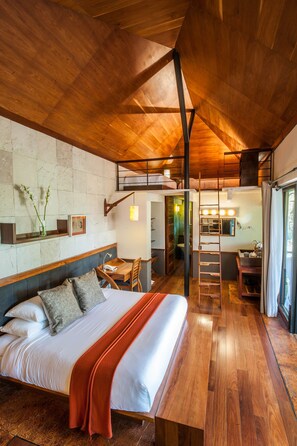 King Loft | Sengetøy av topp kvalitet, dundyner og senger med overmadrass