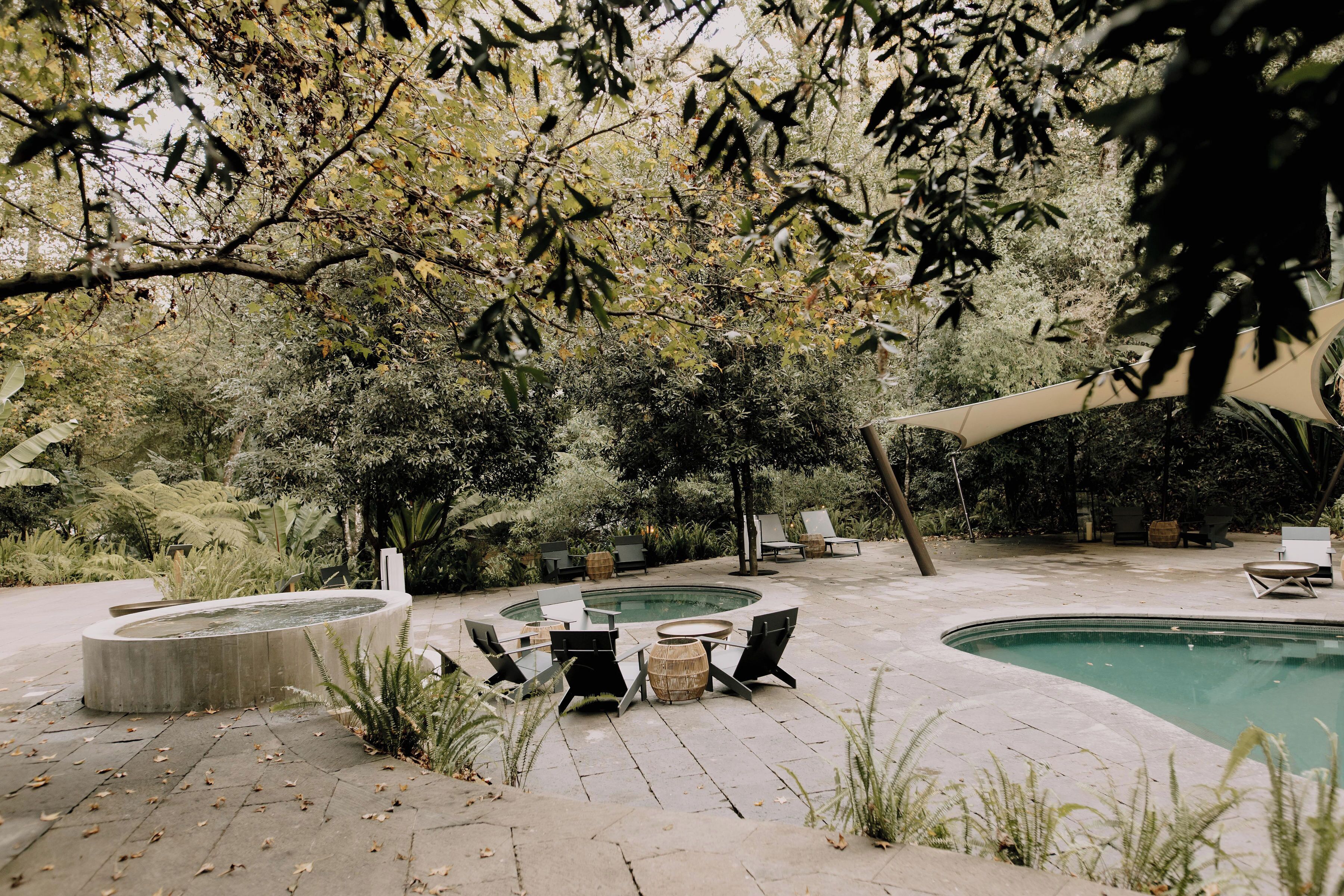 Couples treatment rooms, body treatments, hot stone massages