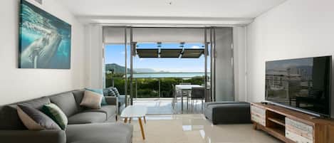 2 Bedroom Premium Apartment Harbor View | Premium bedding, individually decorated, iron/ironing board, free WiFi