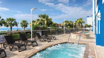 Bain à remous extérieur