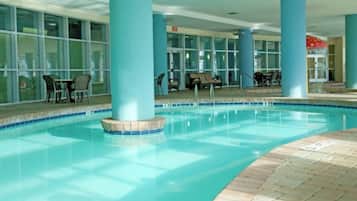 2 piscines couvertes, piscine extérieure